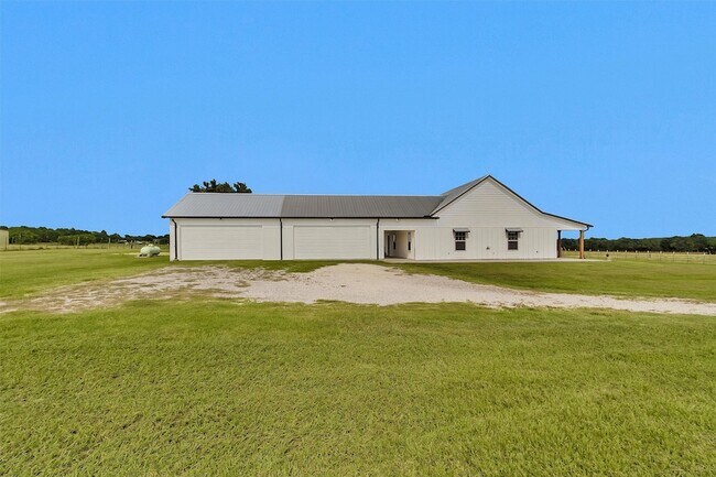 Building Photo - 7581 Cr333