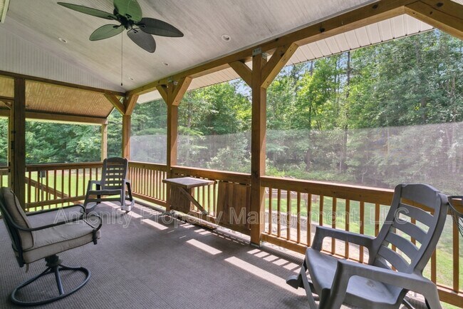 Building Photo - 182 Saddletown Rd