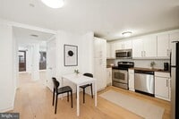 Building Photo - 219 S 18th St