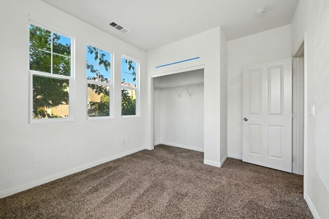 Building Photo - 970 Sea Glass Wy