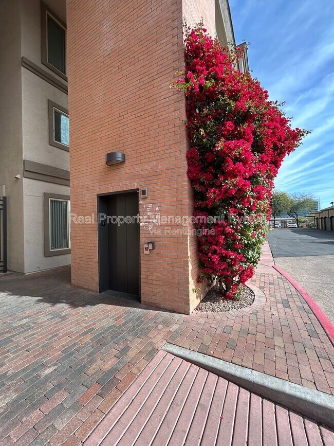 Building Photo - 425 W Rio Salado Pkwy