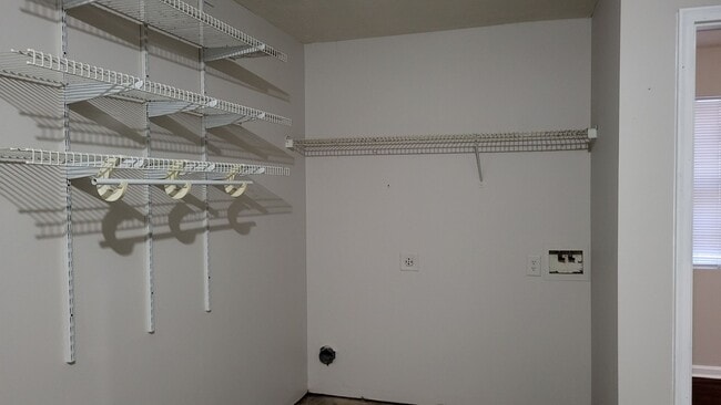 Building Photo - Cute 2 Bedroom/1.5 Bath Villa Rica Townhome