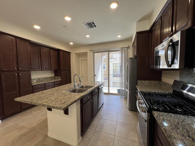 Building Photo - Spacious 2 Bedroom Townhome in San Jose
