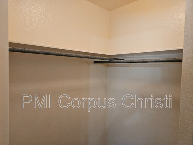 Building Photo - 5107 High Bank Dr