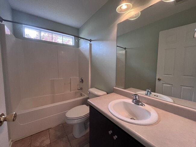 Building Photo - 3 bedroom 2 bath house in Berwick