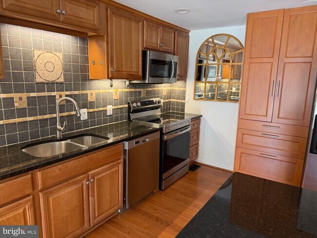 Building Photo - 7606 Fallswood Way