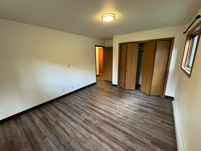 Building Photo - 302 Balsam St