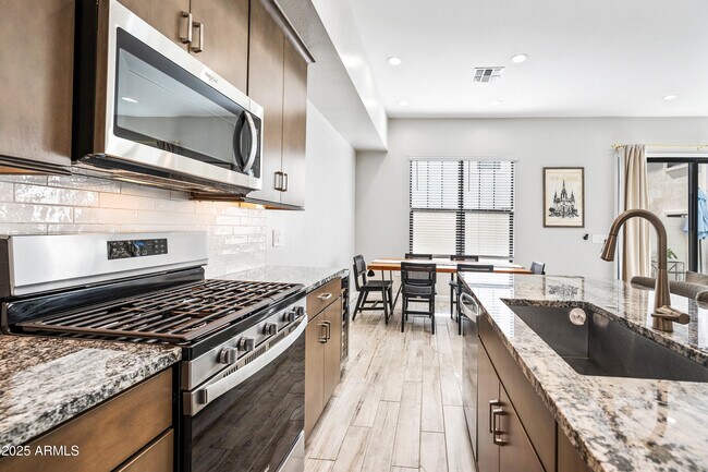 Building Photo - 4827 E Village Dr