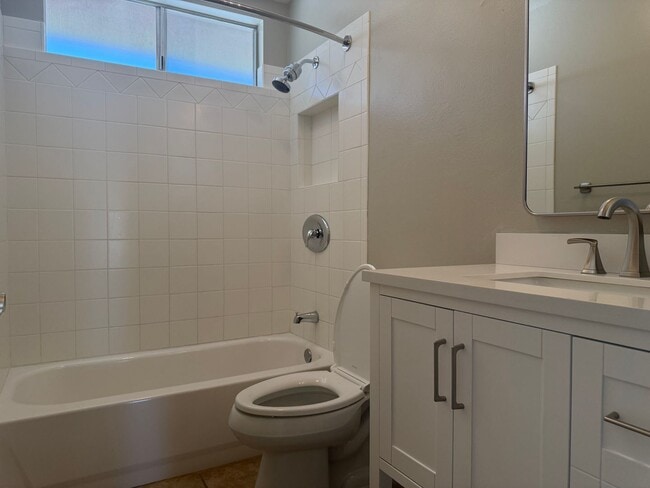 Building Photo - Beautiful Canyon Crest Home