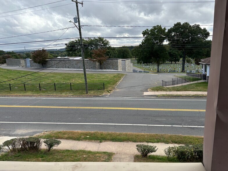 Building Photo - 1310 Stanley St