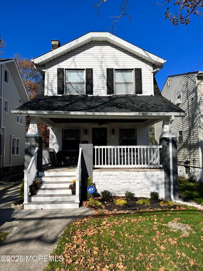 Primary Photo - 917 4th Ave