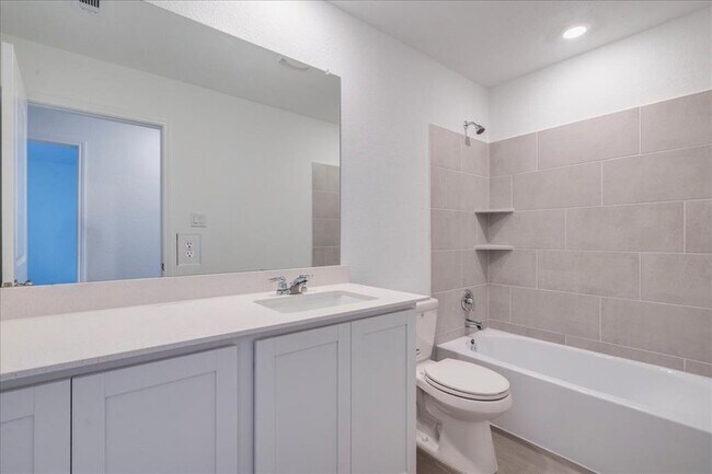 Building Photo - 238 Dreyer