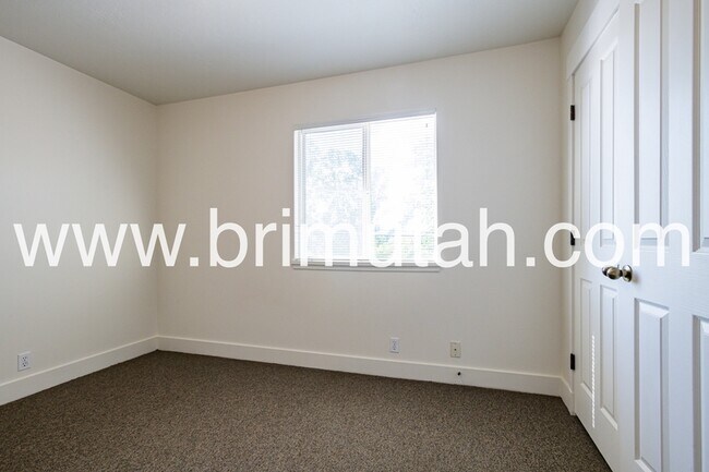 Building Photo - 1147 E Garfield Ave