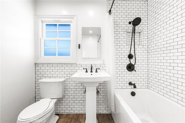 Building Photo - 5892 Meadowlark Dr