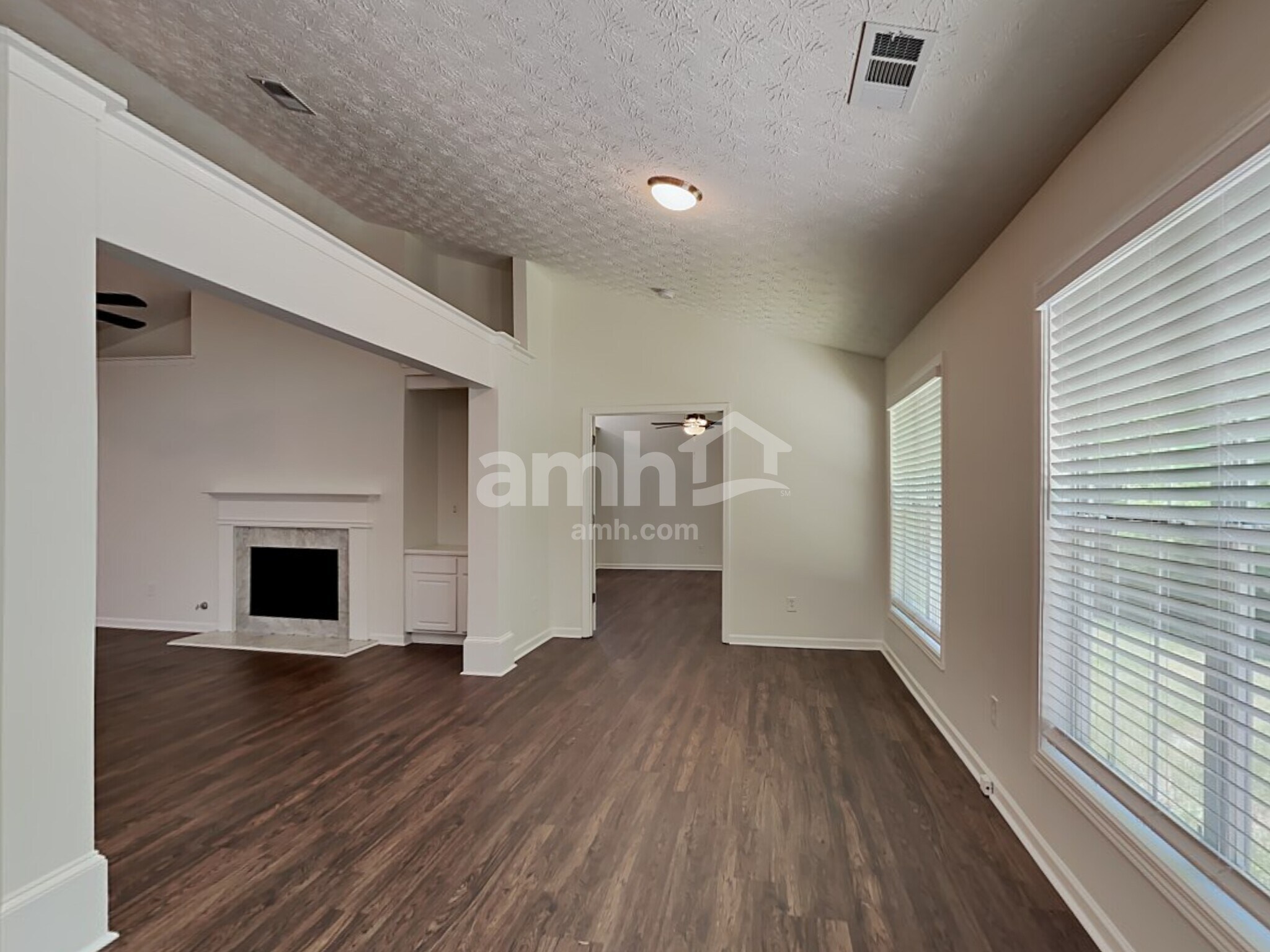 Building Photo - 3120 Victoria Park Dr NE