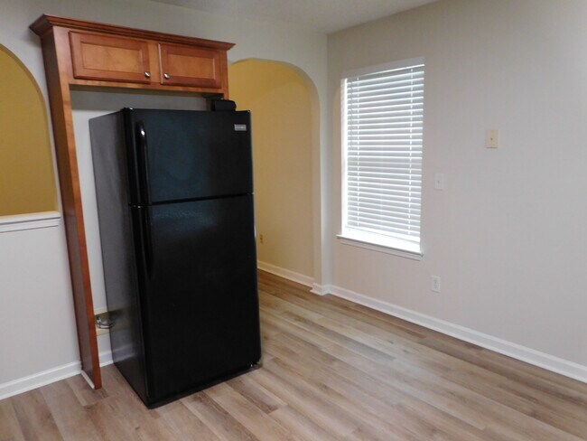 Building Photo - 330 Barshay Dr