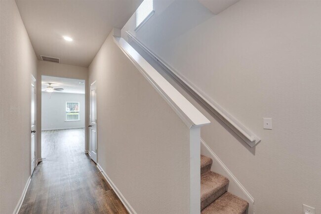 Building Photo - 737 Woody Dr