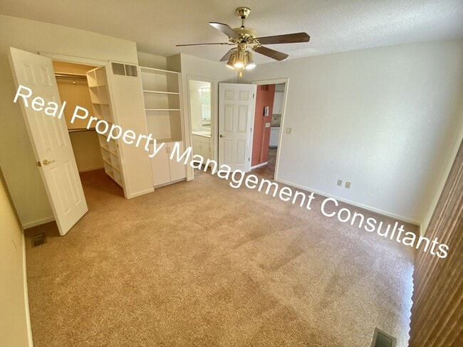 Building Photo - Custom Home in Liberty with 3rd Non-confor...