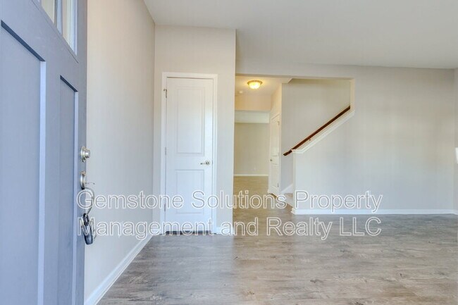 Building Photo - 2704 Orleans Dr