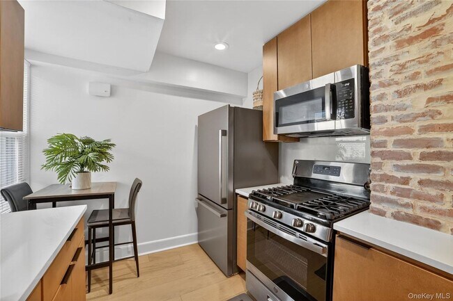 Building Photo - 1408 Henry Ave