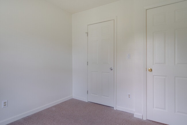 Building Photo - 140 Clover Valley Cir