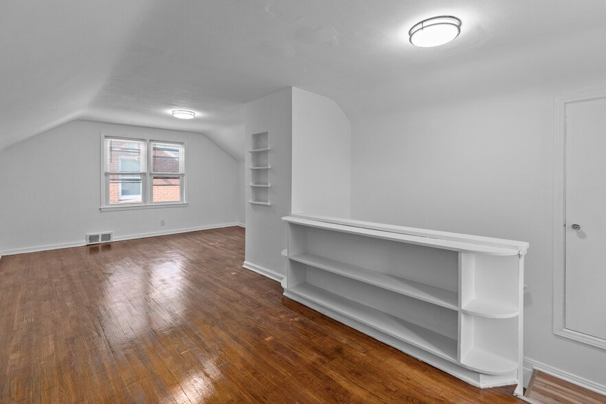 Building Photo - 11336 Minock St