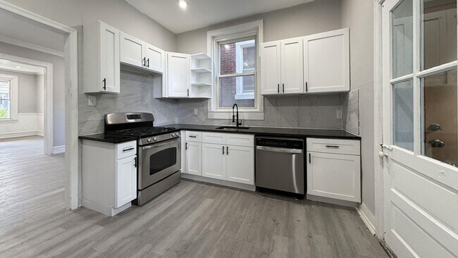 Building Photo - Move-In Ready 3BR Philly Rowhome with Modern Finishes