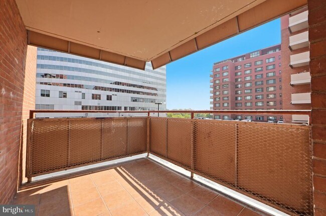 Building Photo - 1121 Arlington Blvd