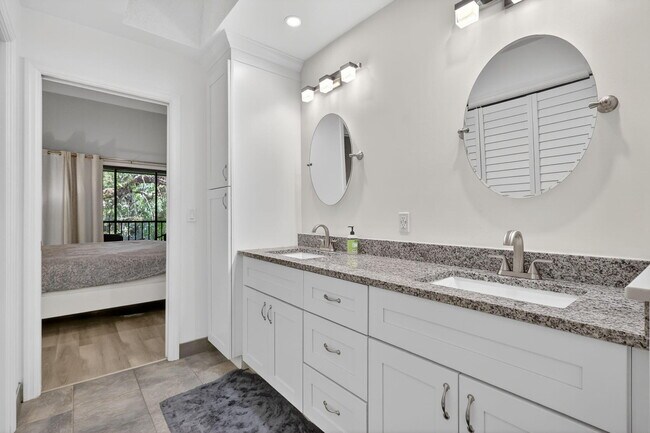 Building Photo - 5230 SE Seascape Way