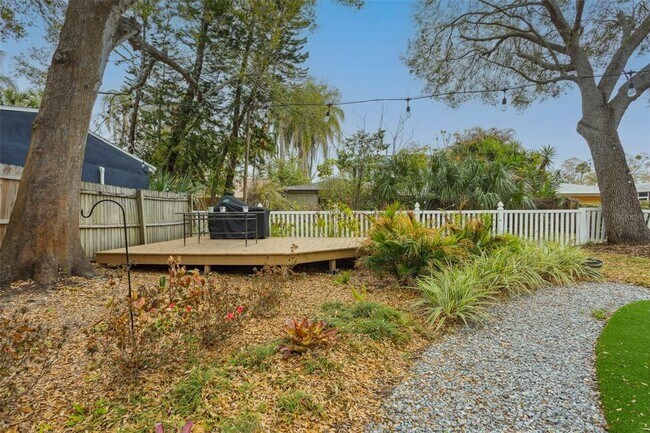 Building Photo - 2603 N Ridgewood Ave