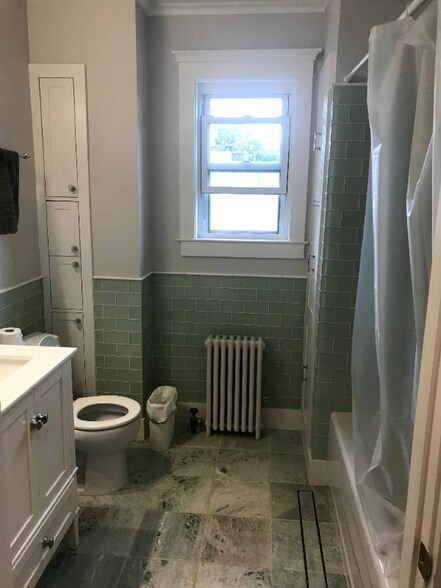 Building Photo - 11 Center Ave