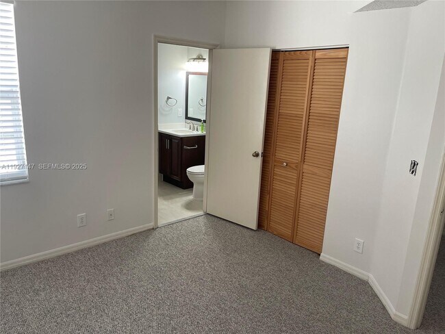 Building Photo - 1861 Salerno Cir