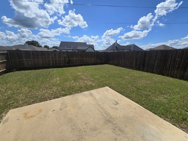 Building Photo - Spacious 3 Bedroom, 2 Bath Duplex for Rent...