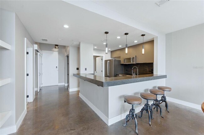 Building Photo - 525 E Jackson St