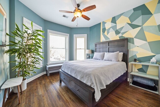 Building Photo - 1951 W Byron St