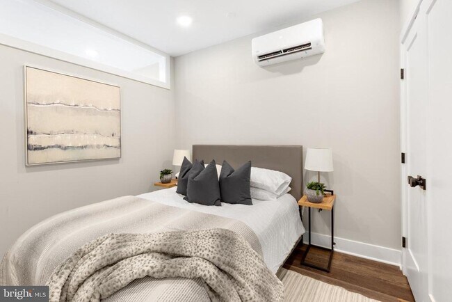 Building Photo - 1924 N Front St