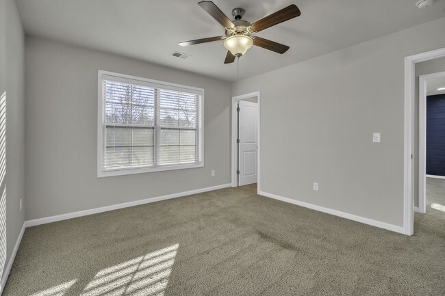 Building Photo - 222 Raleighwood Ln