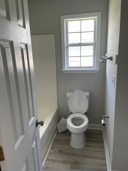 Building Photo - 208 Strawbridge Ln