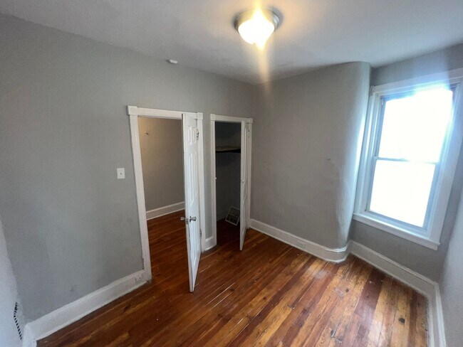 Building Photo - Oversized Classic Row Home w Wood Floors a...