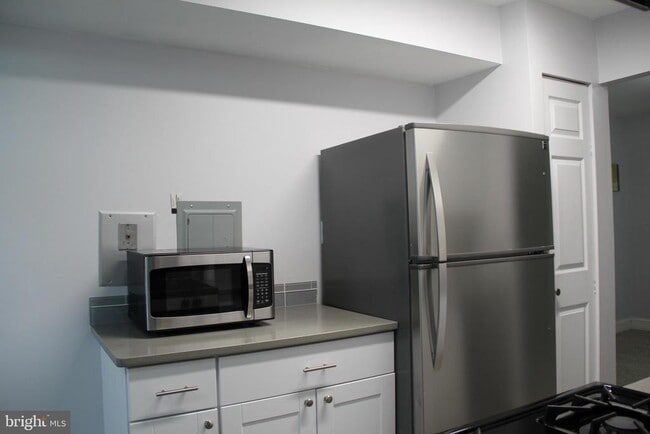 Building Photo - 3360 Woodburn Rd