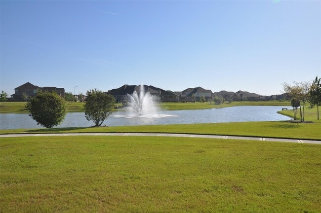 Building Photo - 24527 Royal Pike Dr