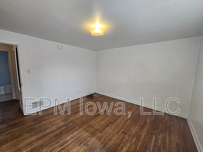 Building Photo - 261 Madison St