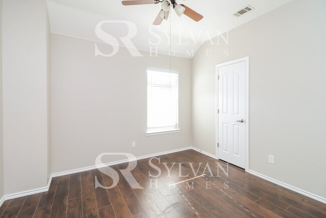 Building Photo - Welcome home to this stunning 3 bedroom, 2.5 bathroom home