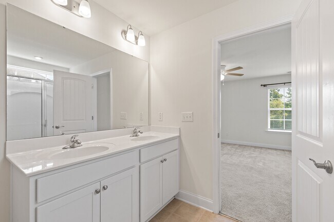 Building Photo - 404 Avery Glenn Way