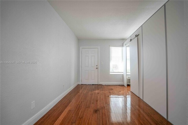 Building Photo - 7325 Carlyle Ave