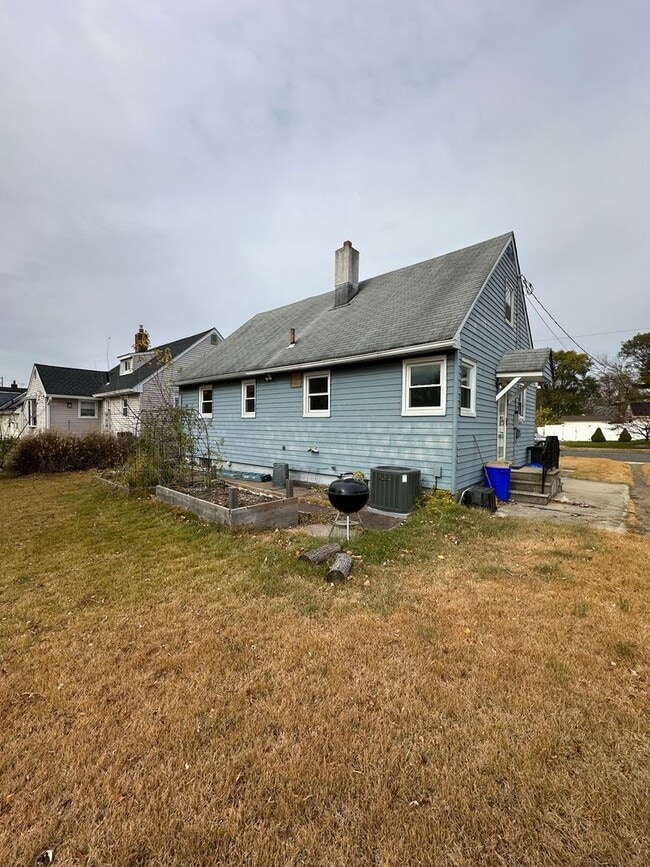 Building Photo - Cozy 2 bedroom 1 bathroom rental