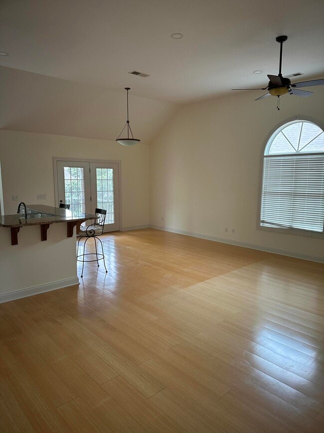Building Photo - 106 Wisteria Ln