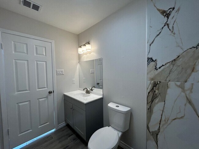 Building Photo - 100 Hillside Rd