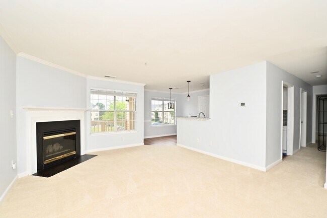 Building Photo - 10998 Koman Cir