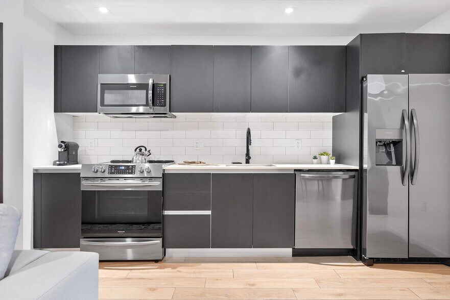 Building Photo - 398 NE 5th St